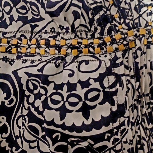 NWT. Beautiful design black and white tank - Picture 4 of 6